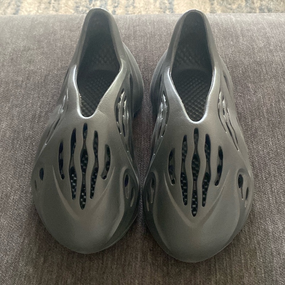 Foam runner men’s size 7.5